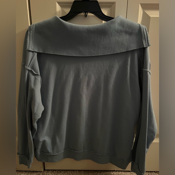 EUC Fleece V-Neck Sweatshirt. Size 00. - Picture 2 of 10